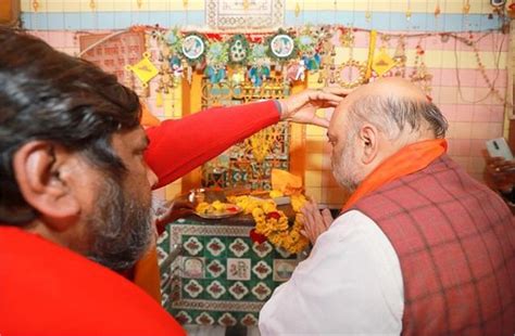 केंद्रीय गृह मंत्री अमित शाह ने दतिया स्थित श्री पीतांबरा पीठ मंदिर में