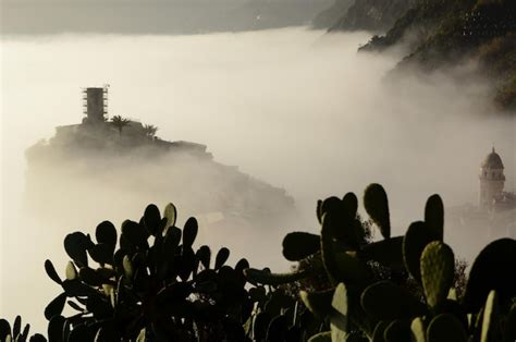 Premium Photo Misty Weather In Vernazza Cinque Terre National Park