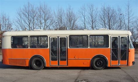 Paradoksas Istorinis Autobusas Ikarus Atgim Troleibus Parke