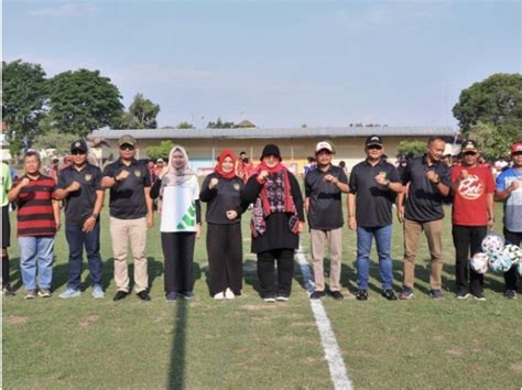 Gelar Turnamen Sepakbola Piala Bupati Bupati Kusdinar Untung Yuni