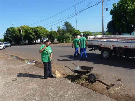 Trabalho De Limpeza Nas Ruas Da Cidade Refor Ado Secretaria De