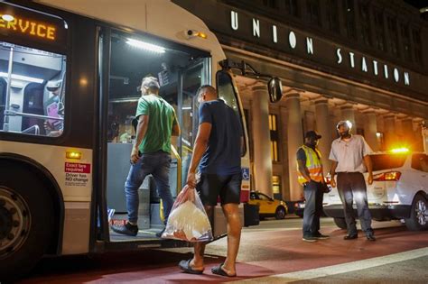 Texas Buses Carrying Migrants Arrive In Chicago