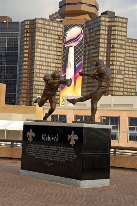 Steve Gleason statue in front of the superdome | New orleans saints ...