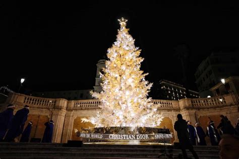 Dior Dior Also Lights Up Streets In Fanclub