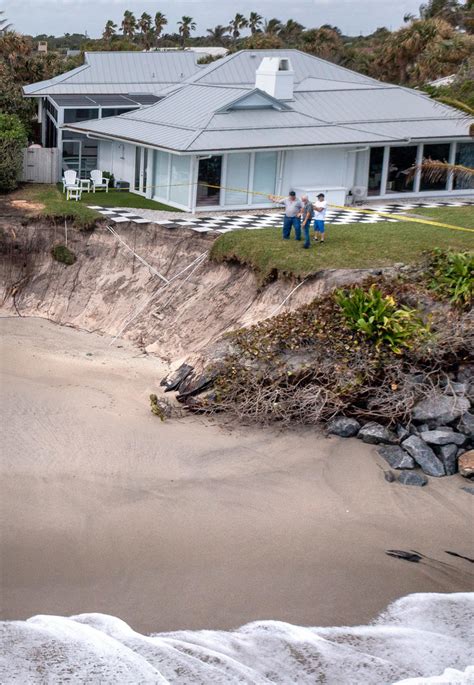 Dramatic Images Erosion From High Surf Winds Damage Beachfront Homes In Jupiter Inlet Colony