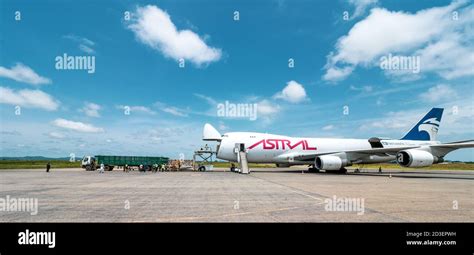 Boeing 747 cargo loading hi-res stock photography and images - Alamy