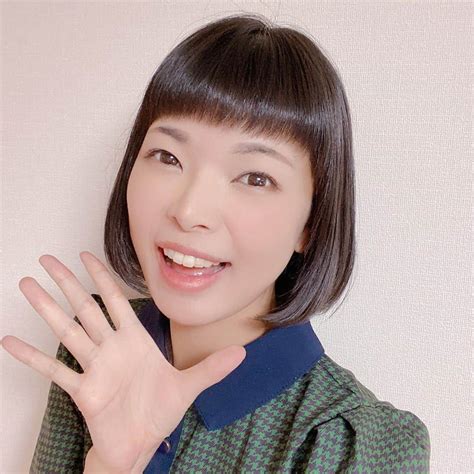 彩羽真矢さんのインスタグラム写真 彩羽真矢instagram「髪切ってスッキリさん オン眉にしちゃったので眉毛がんばって描かなきゃっ