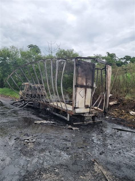 O que se sabe sobre o incêndio do caminhão carregado fogos de