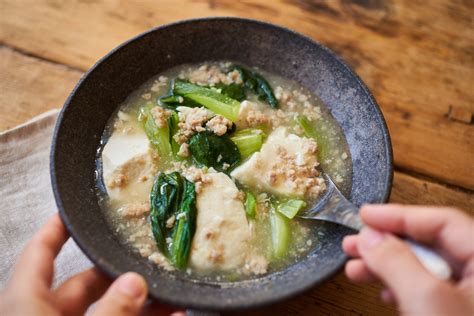 塩麹あんかけ豆腐のレシピ ふたりごはん榎本美沙 料理家 による発酵食品や季節料理 野菜、手仕事 のレシピサイト。体に優しい料理。