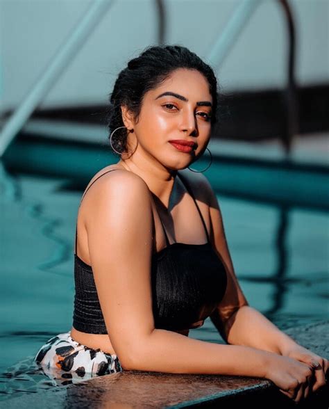 Hot Sexy Ameya Mathew Bikini Pics