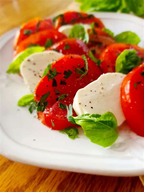 The Best Caprese Salad Mamamia Recipes