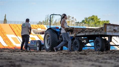 El Estadio Malvinas Comenzar El Con El Campo De Juego Renovado