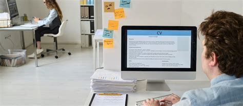 CV les clés pour réussir son Curriculum Vitae Business Ambitieux