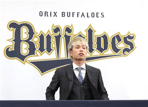 【オリックス】山岡泰輔が4年ぶりの年内更改！増額9000万円でサイン リリーフ転向で大奮闘 プロ野球写真ニュース 日刊スポーツ