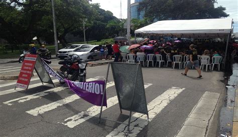 Professores Entram Em Greve E Bloqueiam Avenida Em Manifesta O De