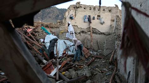 Muertos y heridos fue el saldo de un fuerte sismo en Afganistán