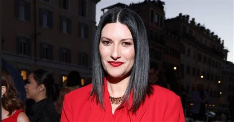 Laura Pausini Celebra 30 Anni Di Carriera Radio Monte Carlo