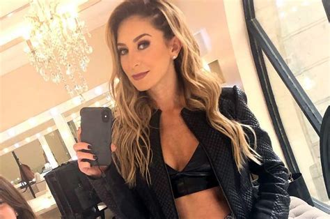 Geraldine Bazán impacta a la web con sexy cinturita de avispa en mini bikini Laura G