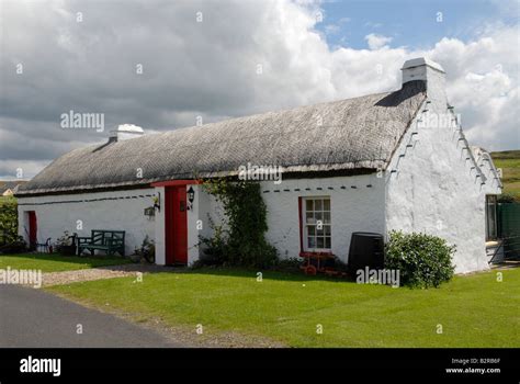 Traditional Irish Cottage Hi Res Stock Photography And Images Alamy