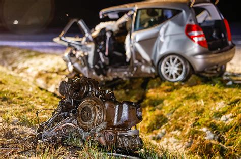 Frontaler Zusammenstoß bei Mühlhausen Ein Toter zwei Schwerverletzte