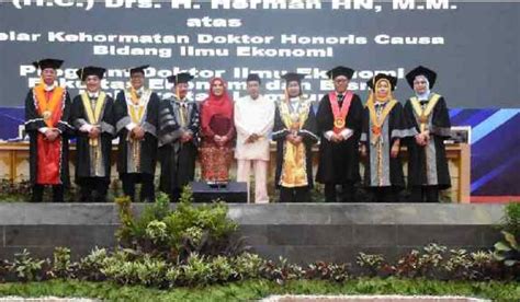 Walikota Eva Hadiri Pemberian Penghargaan Doktor Honoris Causa Herman