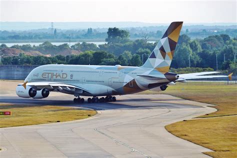 Etihad Airways Brings The Airbus A380 Back To Nyc With Flight From Abu Dhabi To Jfk Airport