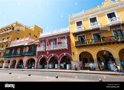 Colorful houses colombia hi-res stock photography and images - Alamy