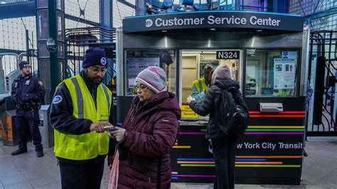 Nyc Subway Station Agents Say Goodbye To Token Booths The New York Times