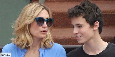 Photos Julie Gayet Et Son Fils Prennent La Pose Avec Un Célèbre