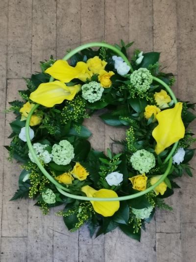 Wreath Contemporary Yellow Buy Online Or Call 01332 293543