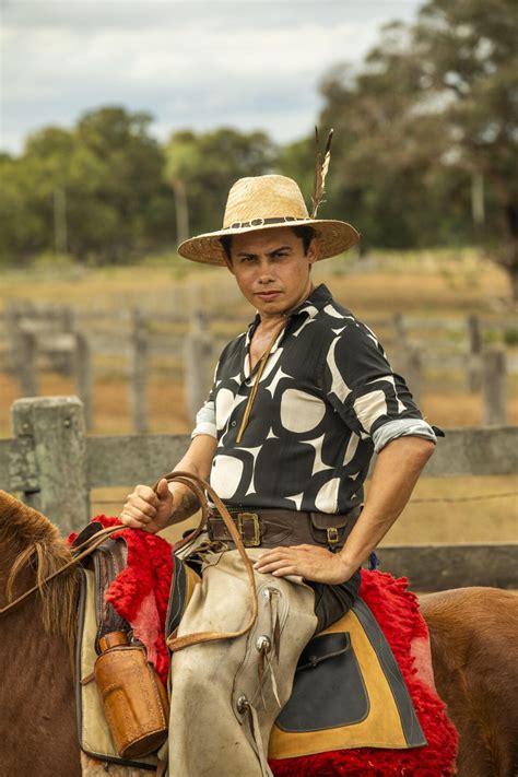 Foto Zaquieu Vai Se Declarar A Alcides Na Novela Pantanal Percebi