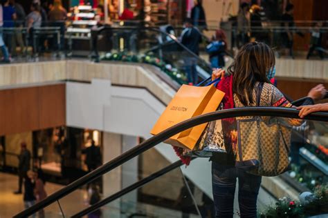 Nearly Half Of Holiday Shoppers Aware Of Smash And Grab Uptick Feel