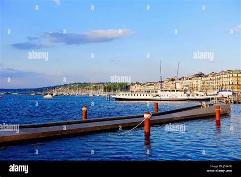 Lake Geneva Walk Hi Res Stock Photography And Images Alamy