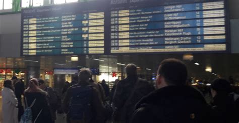 Oberleitungsschaden in Düsseldorf sorgt für Bahn Chaos Strecke wieder