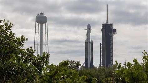 Spacex Falcon Heavy Launches X 37b Plane One Of The Us Militarys Most