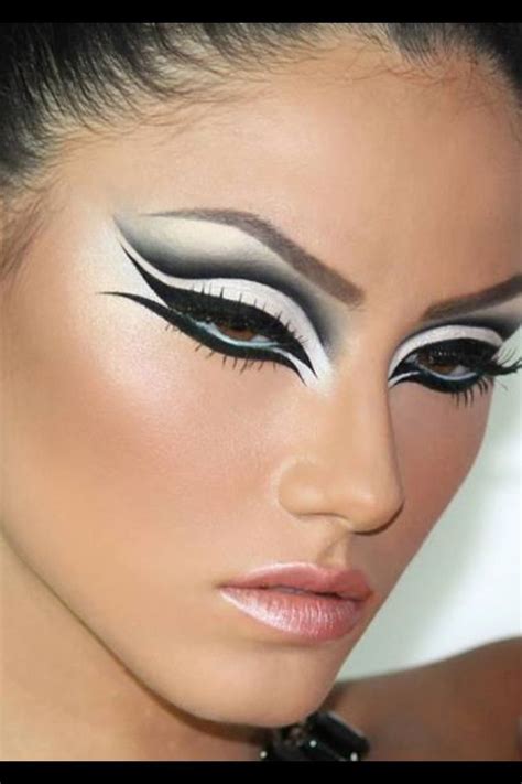 Pin By Martine Van Der Toorn On 2020 Make Up Eyes Fantasy Makeup