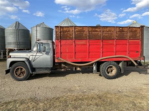 Dunkle Auction Services 1974 INTERNATIONAL Loadstar 1600 S A Grain