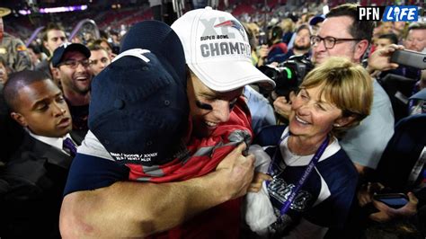 Who Is Tom Brady S Mother Everything To Know About Galynn Brady