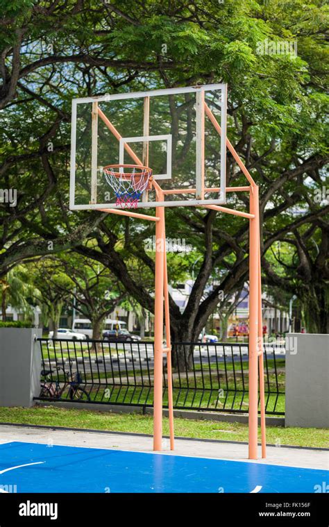 Tablero Y Aro De Baloncesto Al Aire Libre El Deporte Y El Trabajo En