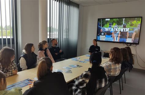 Policjanci zachęcają Sprawdź się czy możesz zostać policjantem