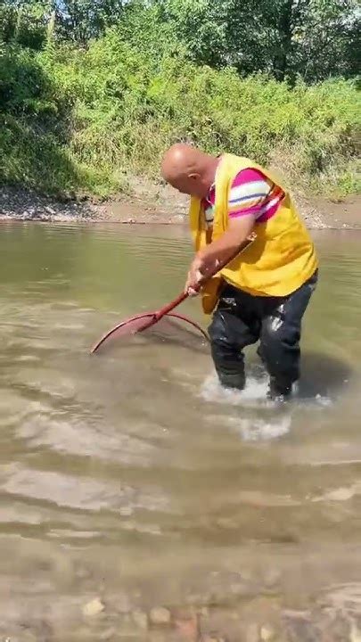 【搞笑漁民生活】fishing捕魚這個新的捕魚工具，就是好用！輕輕松松這麽多魚！shorts Youtube