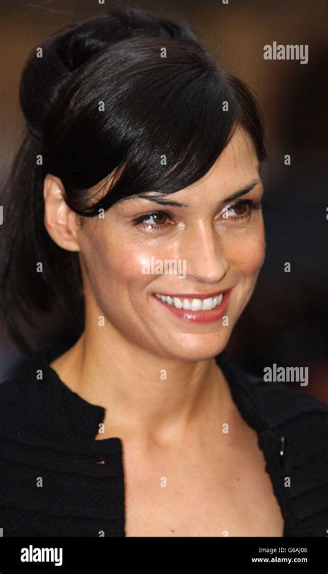 La Actriz Famke Janssen Llegando Al Extremo Oeste De Odeon Fotografías