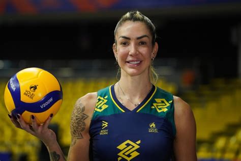 Thaísa Muito feliz e empolgada de verdade Web Vôlei