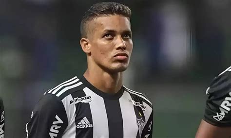 Pedrinho encaminha troca do Atlético pelo Santos aval de Carille