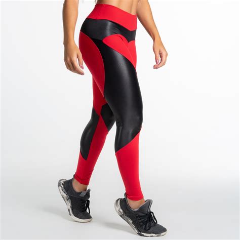 Calça Legging Apple Vermelha Recortes em Cirrê Preto