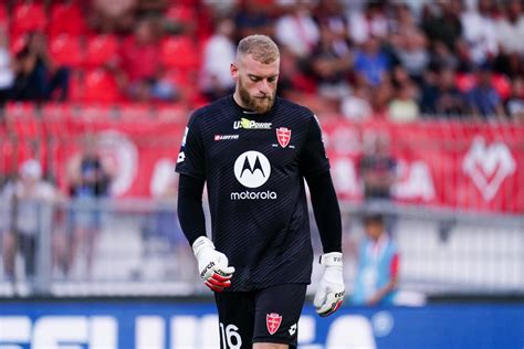 Di Gregorio Festeggia Un Traguardo Contento Per Il Decimo Clean Sheet