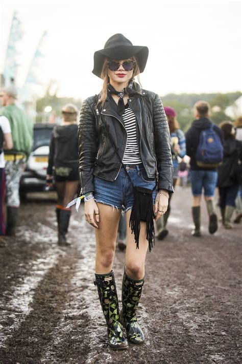 30+ Pics Of Glastonbury's Street-Style Stars | Glastonbury outfit ...