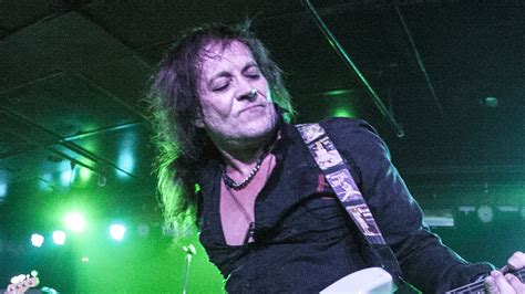 La Estrella De La Música Jake E Lee Recibe Varios Disparos En Las