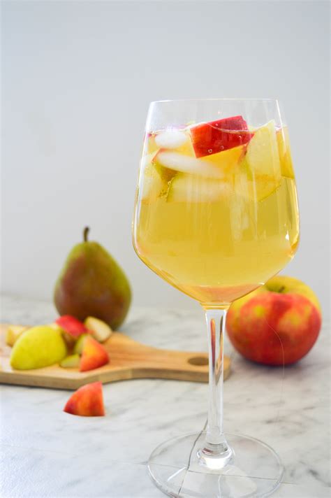 apple cider sangria - Sassy Eats