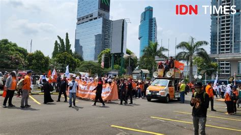 Buruh Minta Menaker Mundur Jika Tidak Naikkan UMP 13 Persen